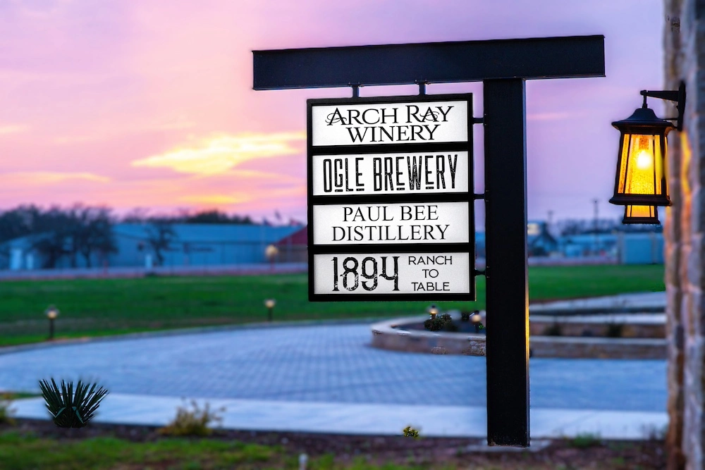 Arch Ray Winery and amenity signs